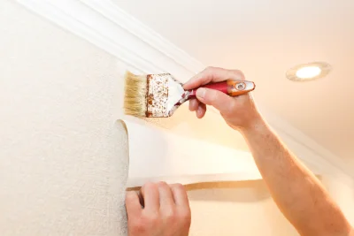 Pose de papier peint à Brenas — revêtements muraux et toiles de verre